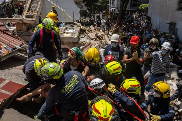 10int-colombia-quake-photos-blzp-articleLarge