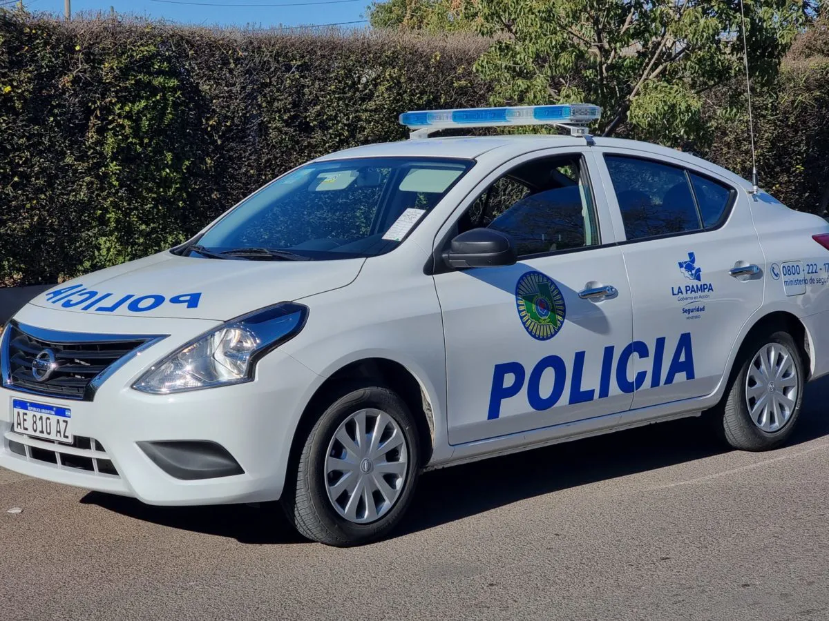 movil-policial-Comisaria-Segunda-Policiales-patrullero-scaled-e1677354061762