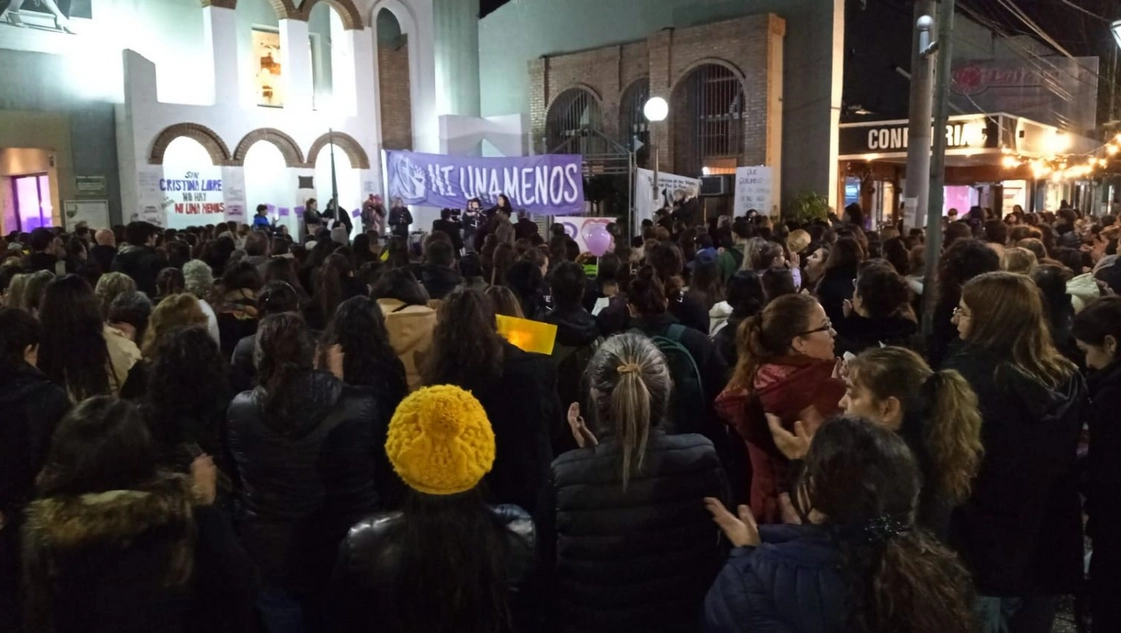 Marcha "Ni una menos" en General Pico (Foto gentileza La Arena)
