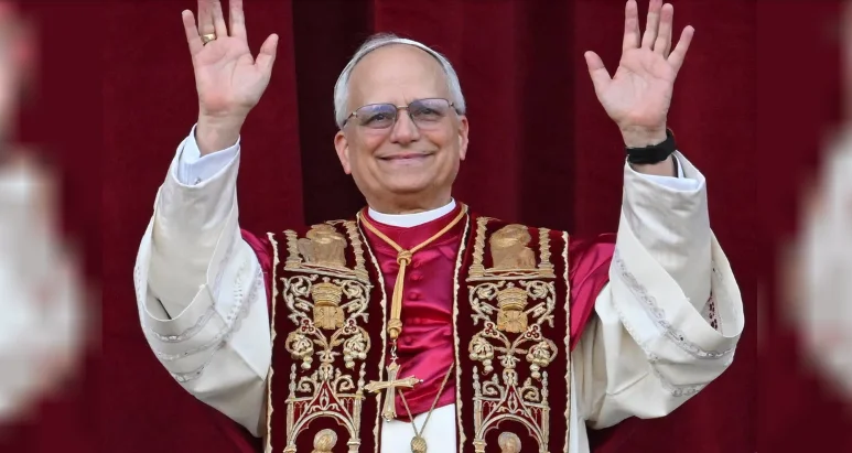 Papa Leon manos