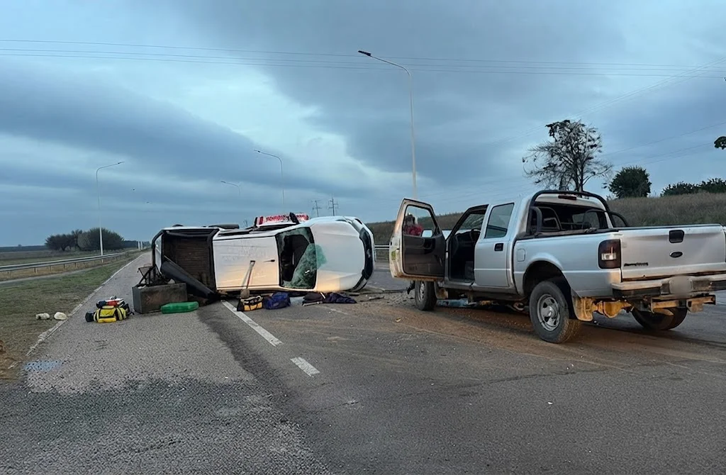 CHOUE Y VUELCO CAMIONETAS